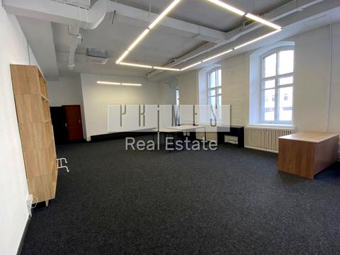 комерційна за адресою Володимирська вул., 10