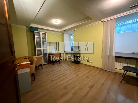 комерційна за адресою Гоголівська вул., 49