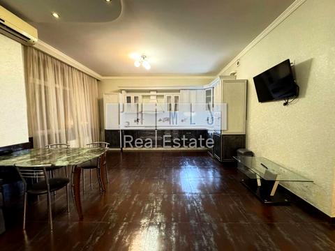 комерційна за адресою Антоновича вул. (Горького), 72