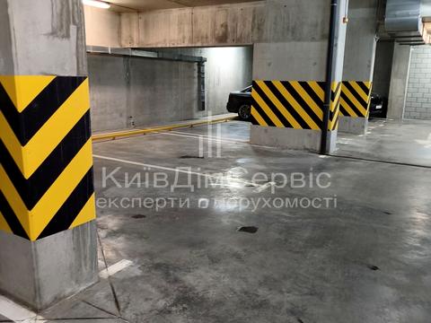 паркоместо по адресу Calle Dilova ул. (Димитрова), 1/2