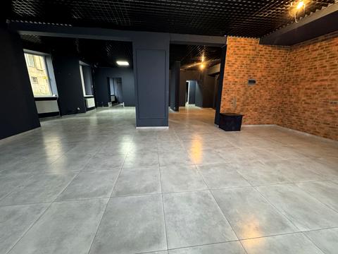 комерційна за адресою Медова вул., 2