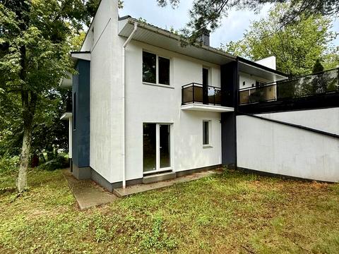 будинок за адресою Лугова