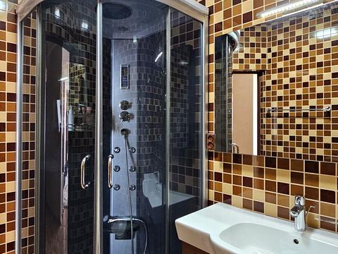 квартира за адресою Дніпровська набережна вул., 1