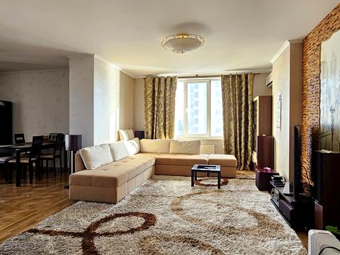 квартира за адресою Дніпровська набережна вул., 1