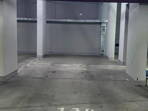 паркомісце за адресою Андрія Верхогляда вул. (Михайла Драгомирова), 3