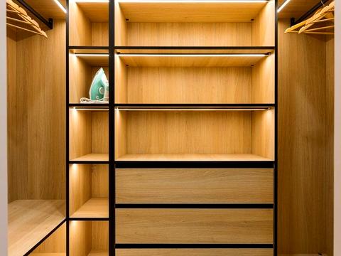 квартира по адресу Салютная ул., 20