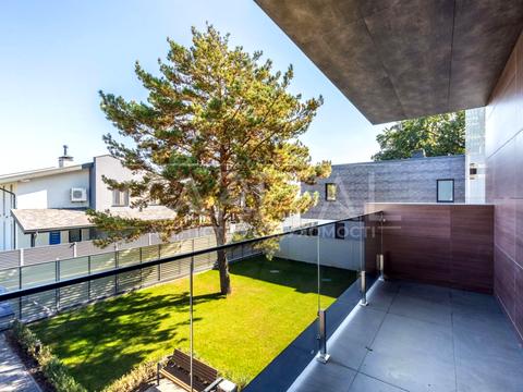 будинок за адресою вул. Осіння, 2