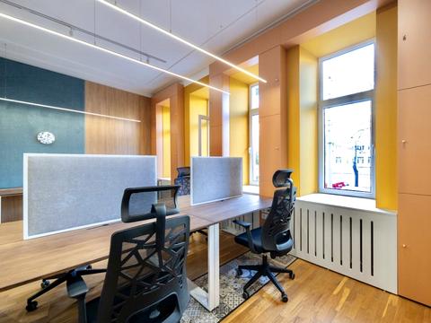 комерційна за адресою Володимирська вул., 92