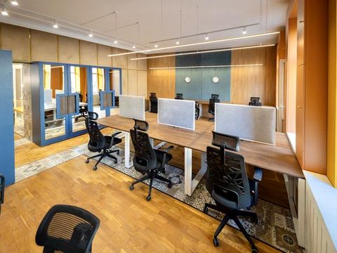 комерційна за адресою Володимирська вул., 92