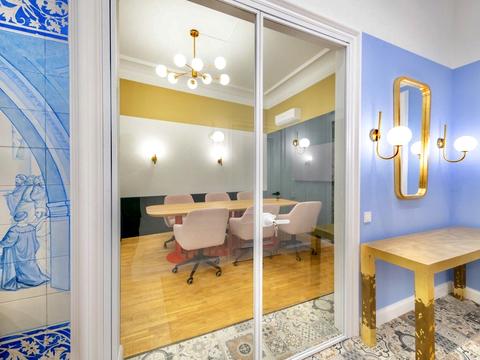 комерційна за адресою Володимирська вул., 92