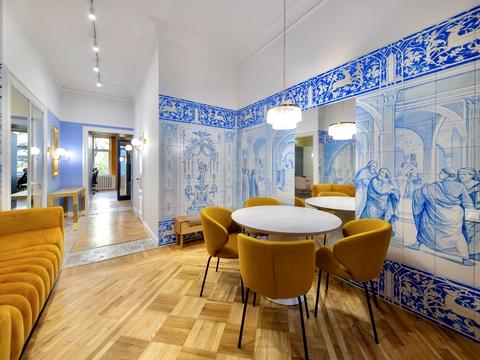 комерційна за адресою Володимирська вул., 92