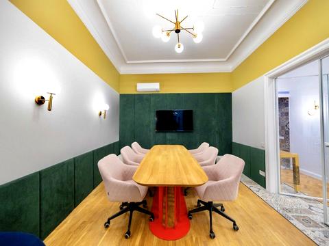 комерційна за адресою Володимирська вул., 92