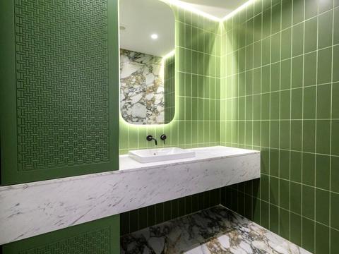 комерційна за адресою Володимирська вул., 92