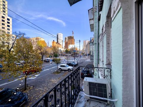 комерційна за адресою Володимирська вул., 92