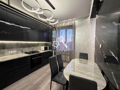 квартира за адресою Захисників України пл. (Визволення), 3