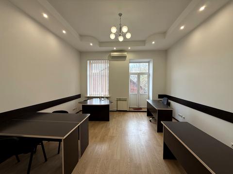 комерційна за адресою Верхній Вал вул., 62