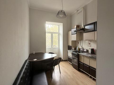 комерційна за адресою Верхній Вал вул., 62