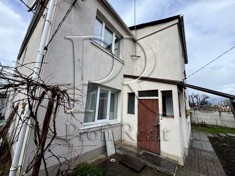 дом по адресу Молодіжна вулиця