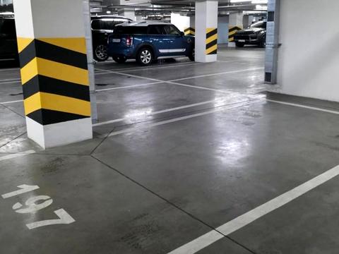 паркомісце за адресою Михайла Максимовича вул. (Онуфрія Трутенка), 24-Г