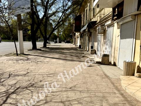 комерційна за адресою Утьосова вул., 16а