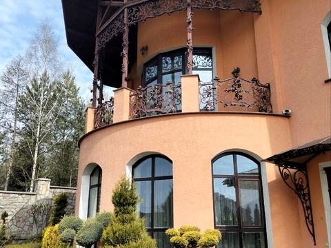 будинок за адресою с. Угринів, Калуське шосе, 2К