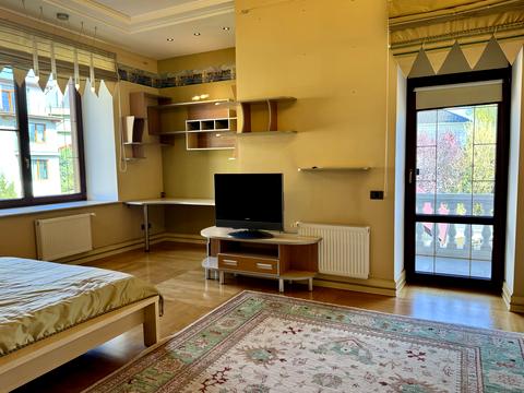 будинок за адресою Бернардацці вул. (Красних Зір)