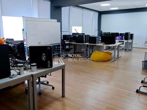 комерційна за адресою Євгена Сверстюка вул. (Марини Раскової), 11