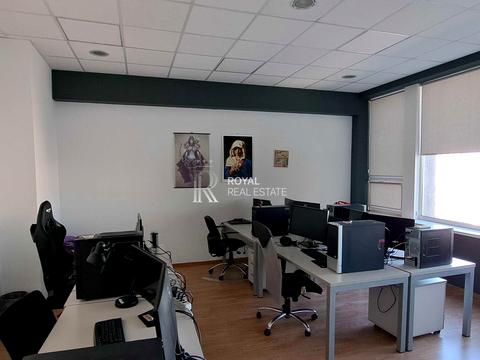 комерційна за адресою Євгена Сверстюка вул. (Марини Раскової), 11