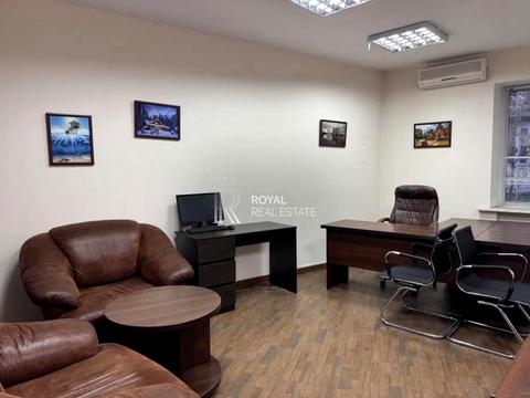 комерційна за адресою Басейна вул., 10