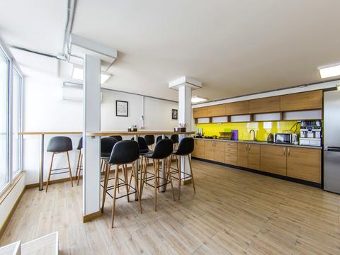 комерційна за адресою Саксаганського вул., 121