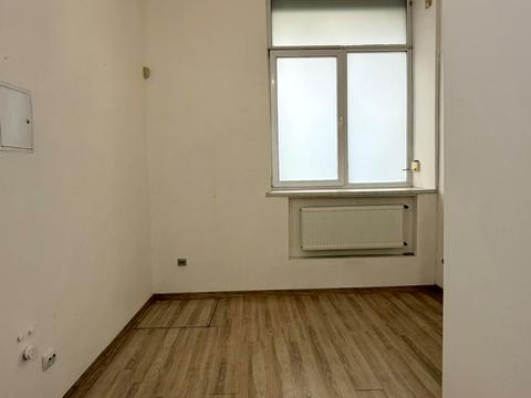 комерційна за адресою Личаківська вул. (), 27