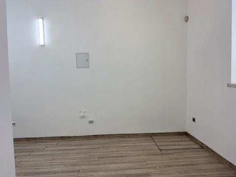 комерційна за адресою Личаківська вул. (), 27