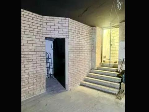 комерційна за адресою Софіївська пл., 4