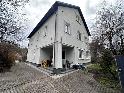 будинок за адресою Дачна