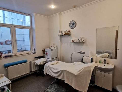 комерційна за адресою Владислава Бувалкіна вул., (Будинок 1)