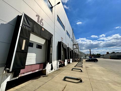 комерційна за адресою Олега Онікієнка вул., 61