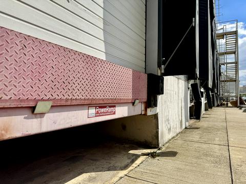 комерційна за адресою Олега Онікієнка вул., 61