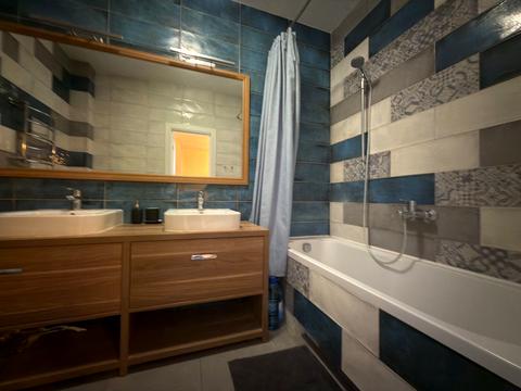 квартира за адресою Академіка Глушкова просп., 9-Г