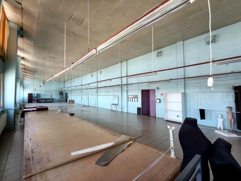 комерційна за адресою Романа Шухевича вул. (Курчатова), 6