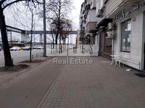 комерційна за адресою Набережно-Хрещатицька вул., 33