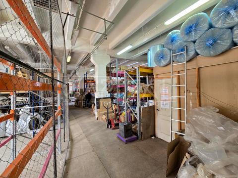 комерційна за адресою Івана Дзюби вул. (Сім'ї Сосніних), 3