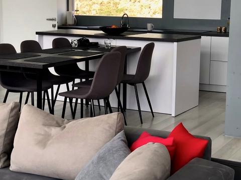 комерційна за адресою с. Ільці, Довбуша, 3