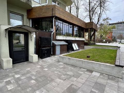 комерційна за адресою Яворницького вул., 6