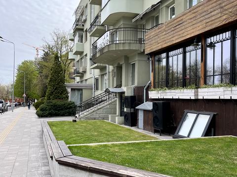 комерційна за адресою Яворницького вул., 6