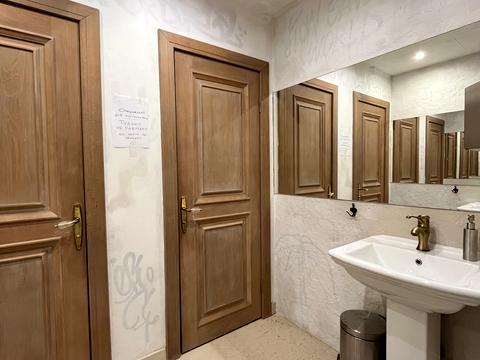 комерційна за адресою Яворницького вул., 6