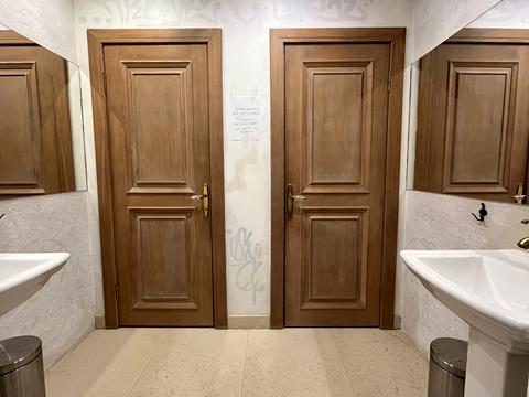 комерційна за адресою Яворницького вул., 6