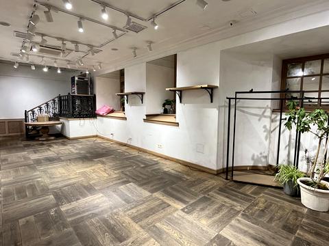 комерційна за адресою Яворницького вул., 6