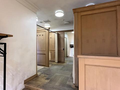 комерційна за адресою Яворницького вул., 6