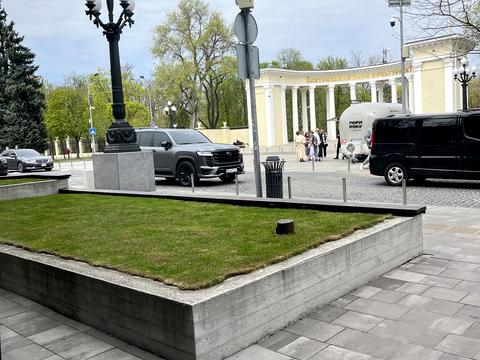 комерційна за адресою Яворницького вул., 6