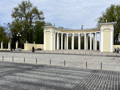 комерційна за адресою Яворницького вул., 6